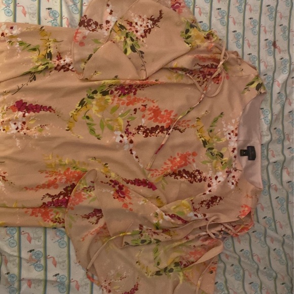 This is a beautiful dress that is used to formal events - Picture 2 of 2